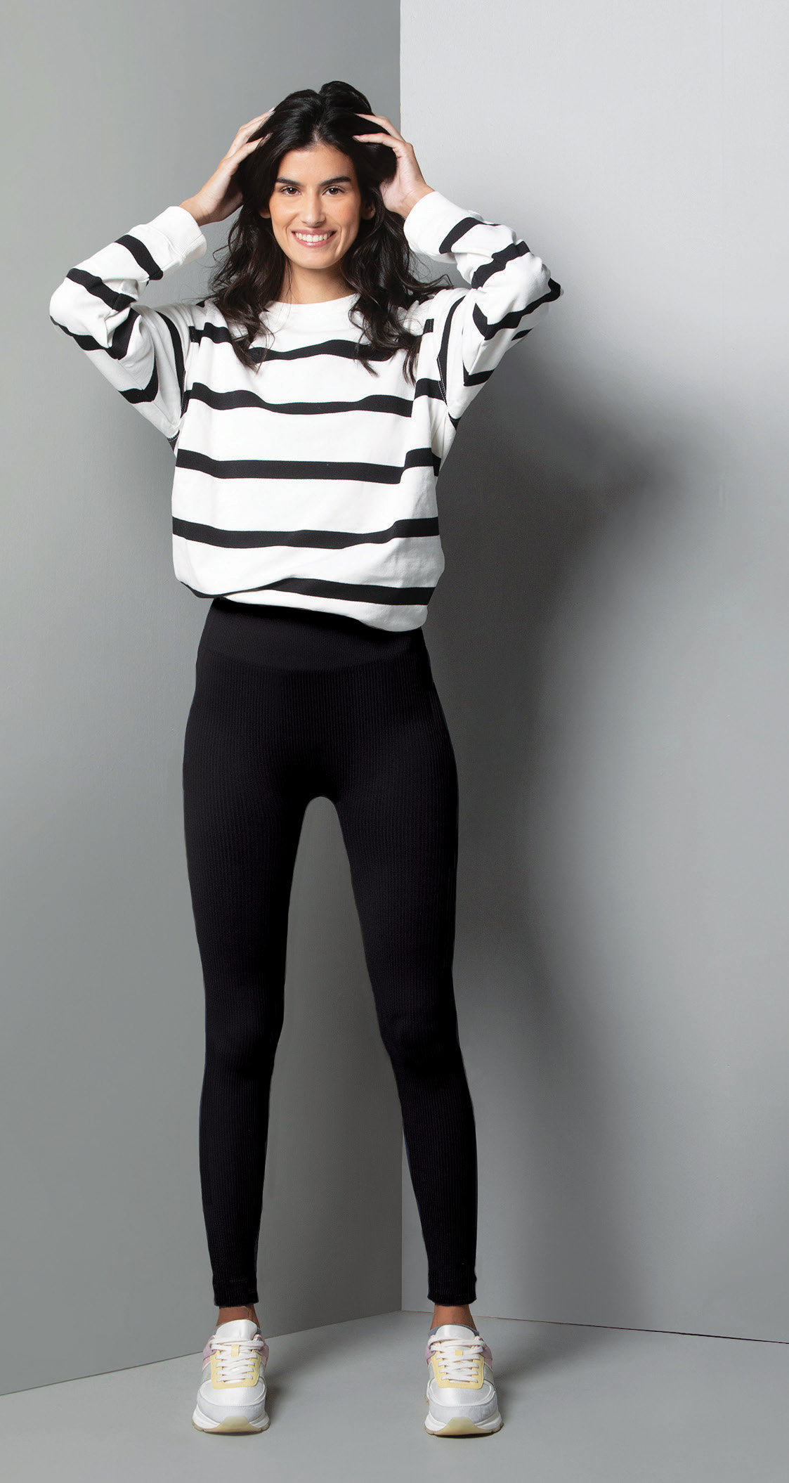 507810_3086123699373_03